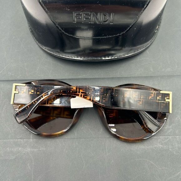 SOLD!!!!!!!!      Fendi gradient logo cat eye sunglasses made in Italy - Picture 9 of 10
